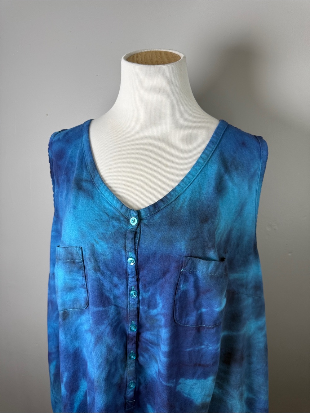 Women’s Blue Tie-Dye Sleeveless V-Neck Button Tank - Picture 2 of 7